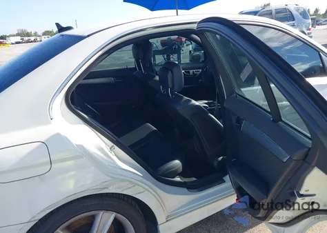 2010 Mercedes-Benz C 300 Luxury/Sport из США, поврежденный, VIN WDDGF5EB6AF431094